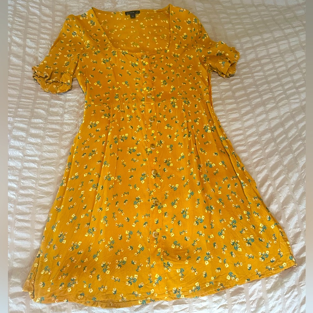 Simple Floral Casual Dress- Faux Button Front - Size Large